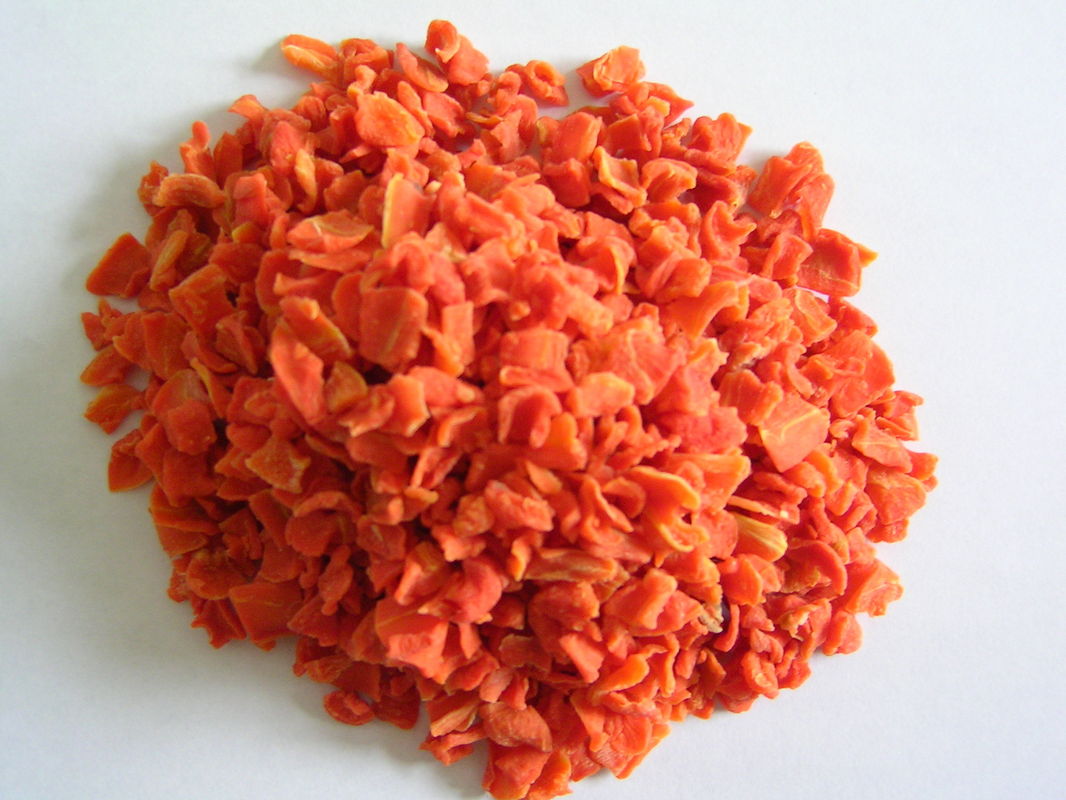 Bricht helles Rot getrocknete Karotte Wurzel-Teil-typisches köstliches mit hohem Zucker ab