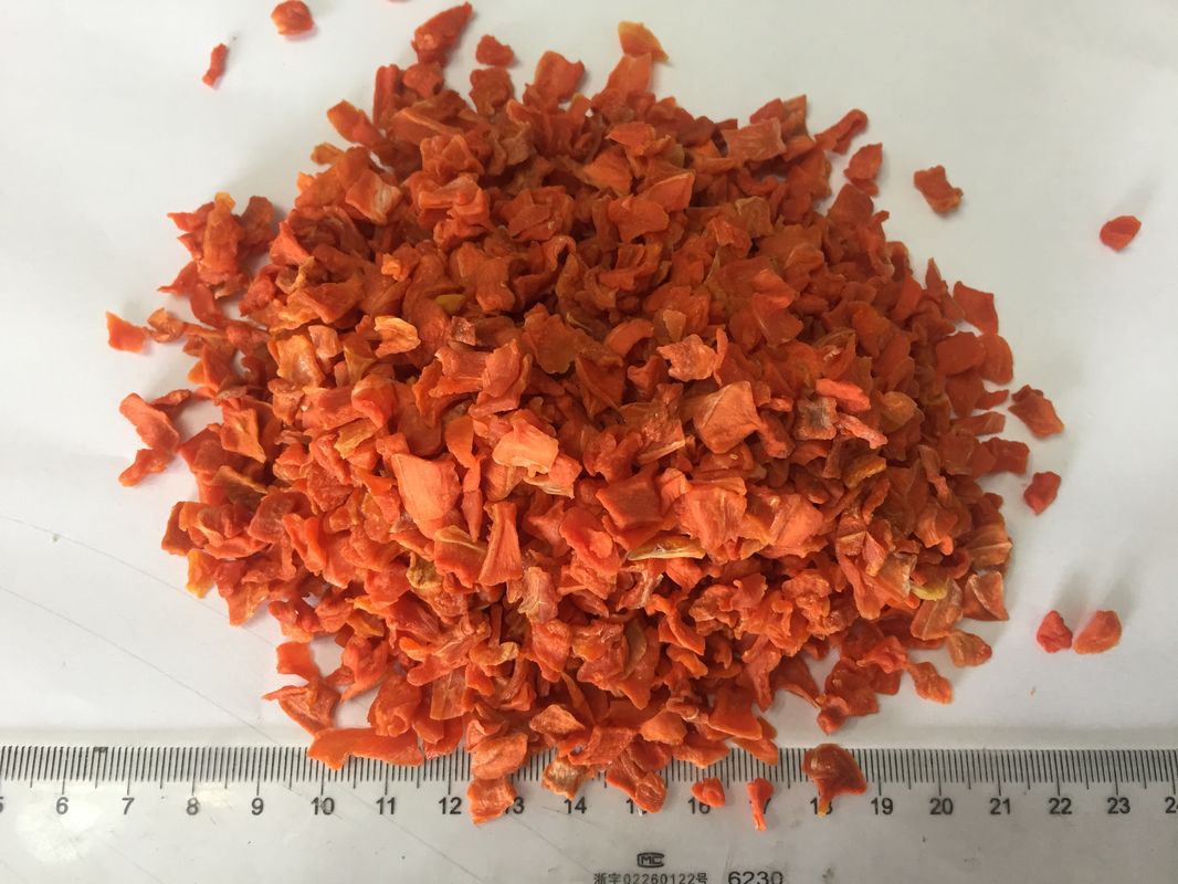 Bricht helles Rot getrocknete Karotte Wurzel-Teil-typisches köstliches mit hohem Zucker ab
