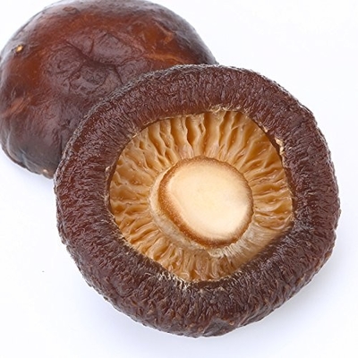 Biologische getrocknete Shiitake-Pilze eignen sich hervorragend für Suppen und Pommes