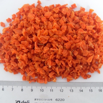 90 Kcal Kalorien Getrocknete Karottenflocken 10*10*3MM Dehydrierte Karottenchips