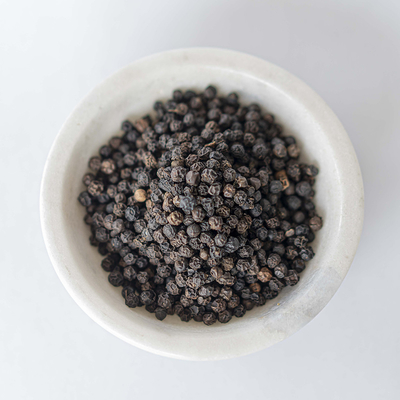 Getrocknete Gewürze und Kräuter Getrocknete ganze schwarze Pfeffer Naturschwarze Pfeffer