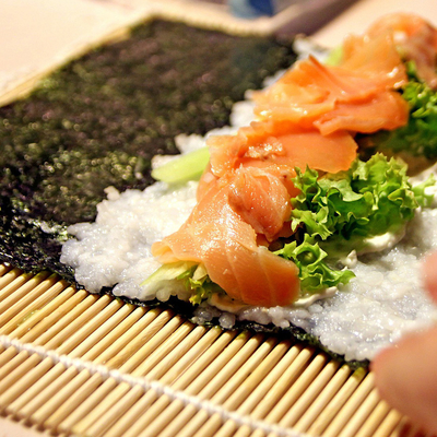 Dunkelgrüne geröstete Algen Nori Verfügbarkeit Sushi-Zutaten